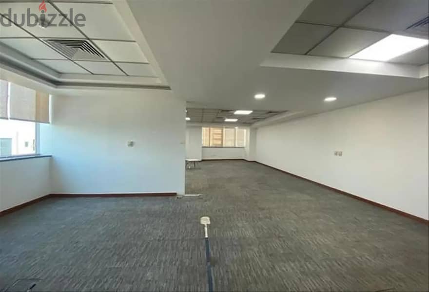 Office 198 sqm in Bank center 7