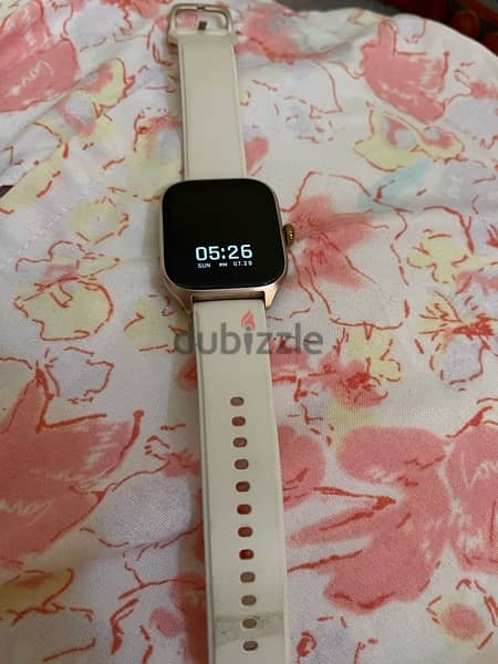 بدون اى خدوش amazfit gts 4 gold 0