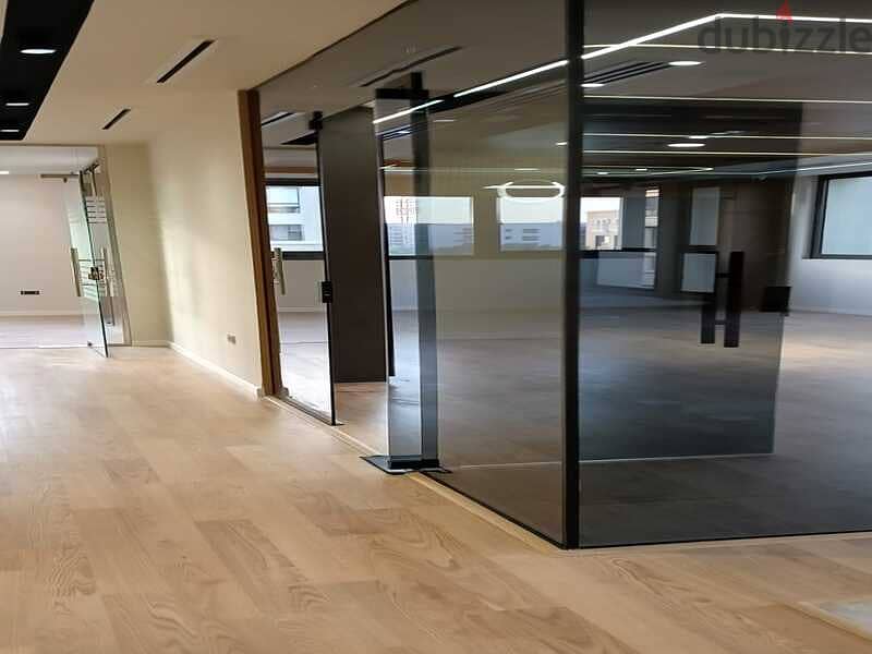 مكتب  370 م  للإيجار في Mivida Business park 2