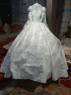 فستان زفاف استعمال خفيف شامل الطرحه