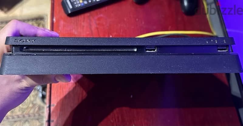 PlayStation 4 Slim - 1 TB 2