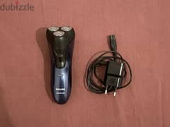 Philips AquaTouch Three-Headed Shaver 0