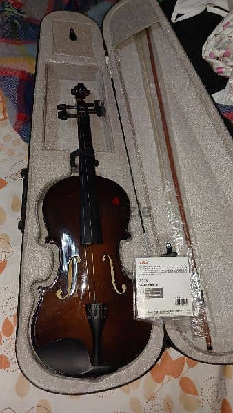 violin جديده ب الشنطه بتاعتها واوتار زياده 1