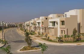 من بالم هيلز فيلا فى ذا كراون بمقدم 15% من بالم هيلز بجانب بى اكس The crown Palm Hills