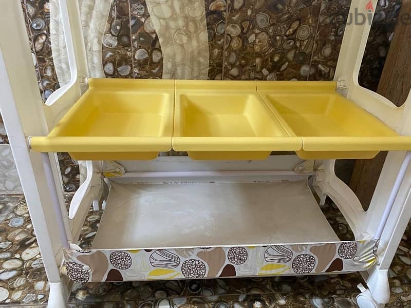 Changing table طاولة تغيير 3