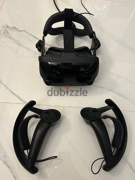 Valve Index VR Headset + Controllers + Base Stations 0