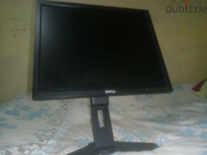 شاشه كمبيوتر بحاله ممتازة من ماركه DELL 3