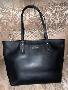 شنط اصلية للبيع و استعمال بسيطOriginal Bags ( used ) Amazing condition 0