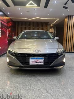 Hyundai Elantra CN7 2022 هيونداي cn7  الفئه الثالثه