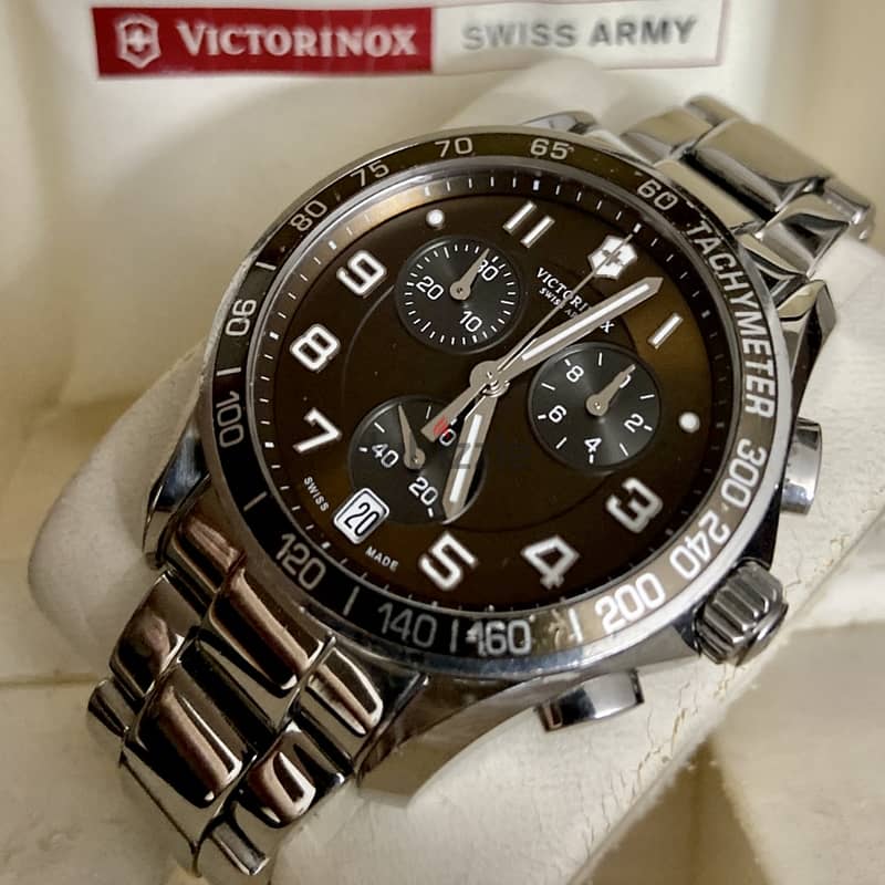 VICTORNIX SWISS ARMY Original Swiss Made Quartz Chronograph 42mm بالعل 2