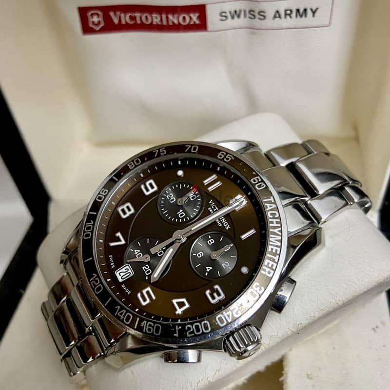 VICTORNIX SWISS ARMY Original Swiss Made Quartz Chronograph 42mm بالعل 8