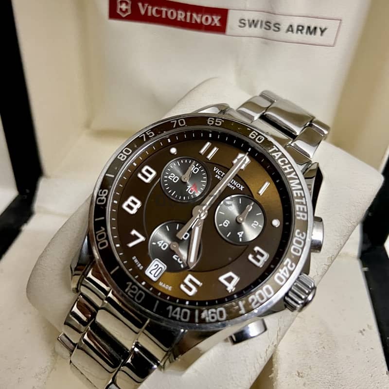 VICTORNIX SWISS ARMY Original Swiss Made Quartz Chronograph 42mm بالعل 10