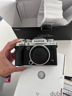 Fujifilm XT5 & XF 18-55 F 2.8-4 (like new)
