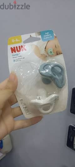 2 nuk pacifiers ، تيتينة 0