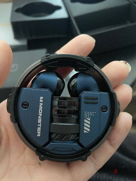 NEW MONSTER XKT10 EARBUDS 4