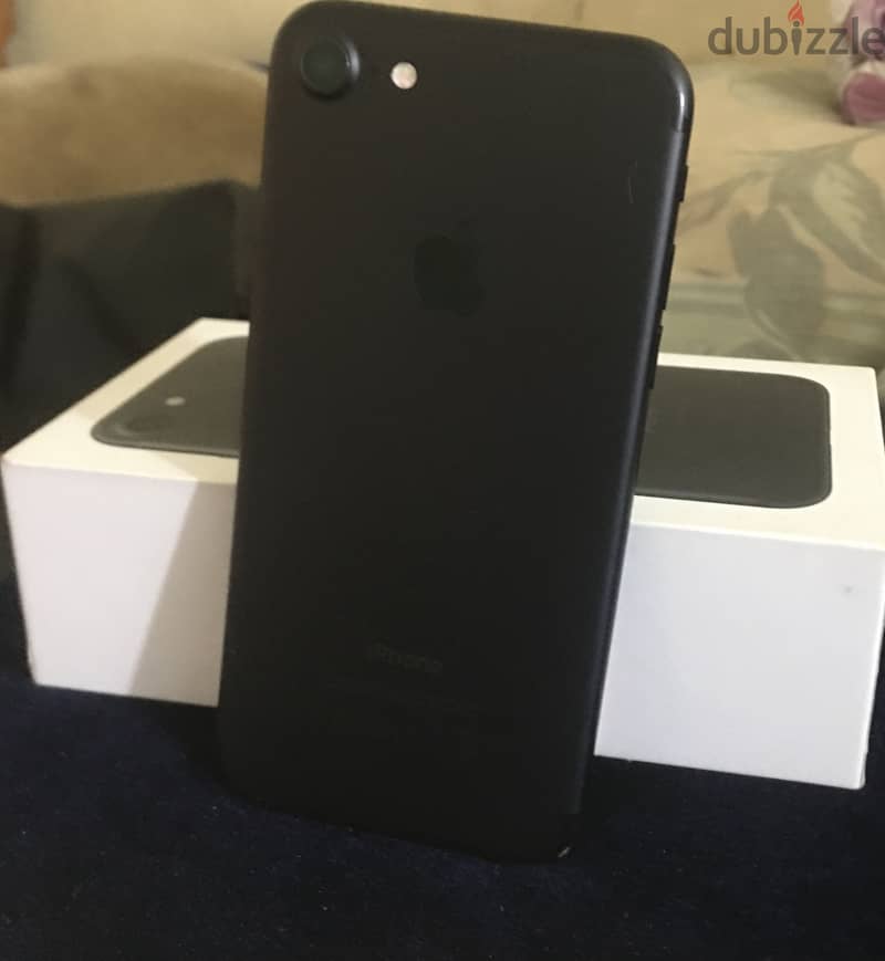 iPhone 7 128g معاها الكرتونه والشاحن 1