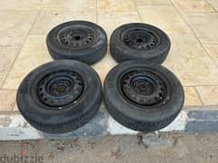 4 Toyota Corolla tyres and rims - ٤ جنوط وكاوتش