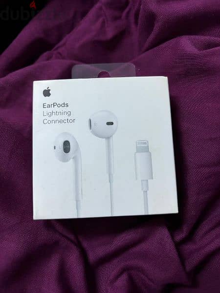 Apple earphones lightning 0