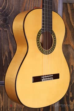A nice Alhambra 5 F guitar for sale