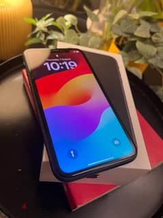 iPhone 11 64GB in mint condition - Like New