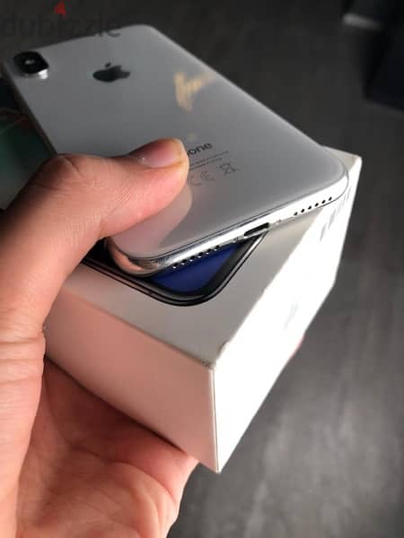 عرض الويك اند iPhone X 64 بطاريه 64% في خط فالشاشه مش ماثر علي الجهاز 2