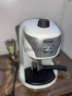 ماكينة delonghi ec221 حالتها شبة جديدة 0