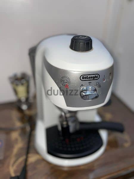 ماكينة delonghi ec221 حالتها شبة جديدة 0