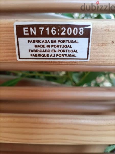 Baby crib up yo 5 years, made in Portugal. Needs small fixing repair 3