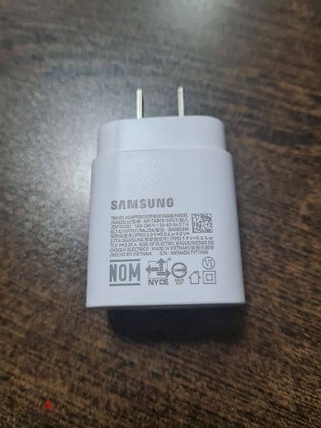 Original 25w Samsung Charger. 1