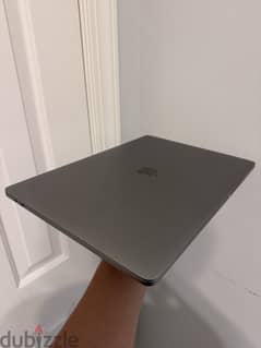 MacBook Pro 2018 i7 15.4 inch 500gb ONE CHARGE CYCLE (NEW)