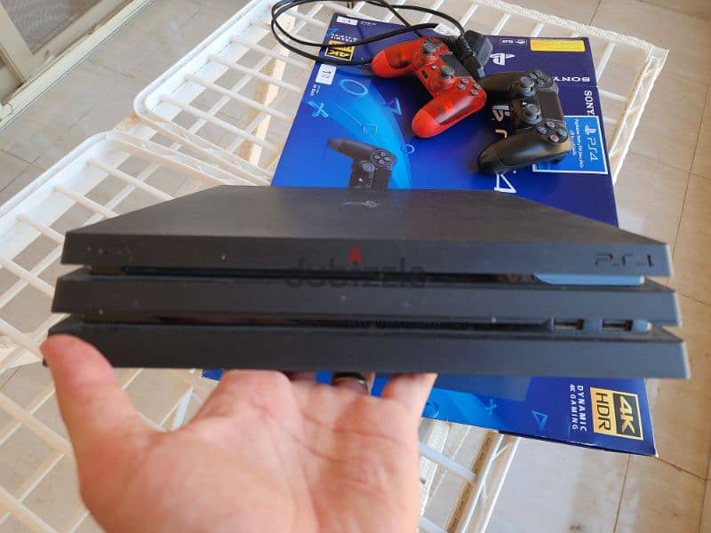 PS4 PRO 1TB like new 3