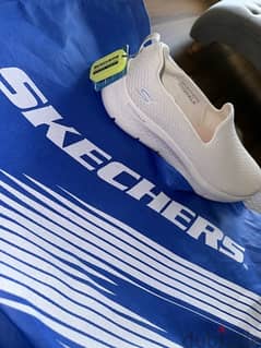 ‎جزمة سكيتشرز مقاس ٤٠ جديدة بالتيكيت لم تستخدم skechers new size 40 0