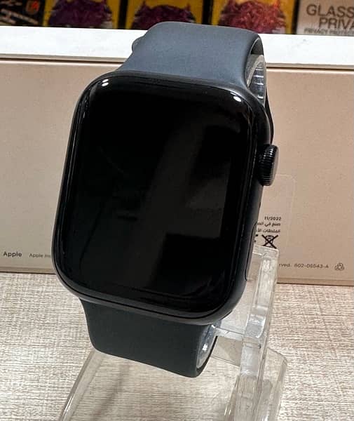 Apple Watch Series 8 45mm كسر زيرو بحالة الجديدة 1