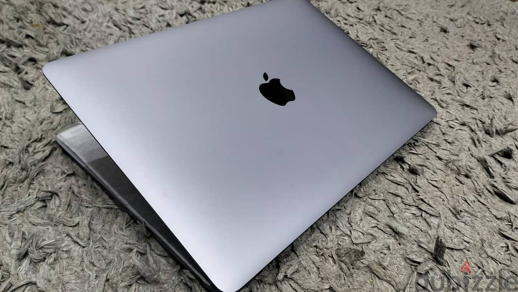 (Like New) Macbook air M1 13.6inch 8gb ram 1