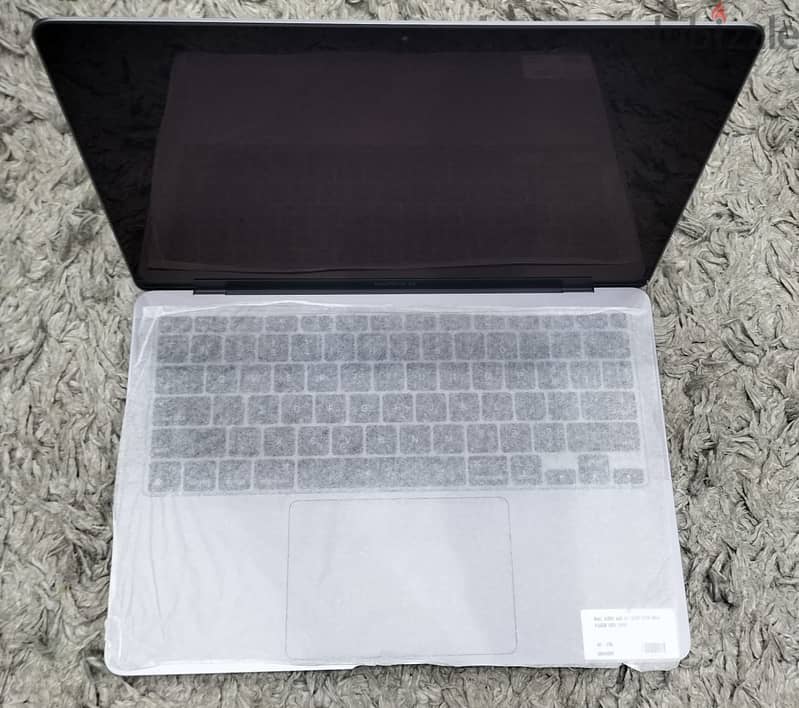 (Like New) Macbook air M1 13.6inch 8gb ram 4