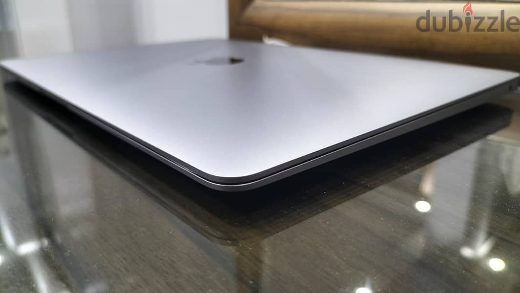 (Like New) Macbook air M1 13.6inch 8gb ram 5