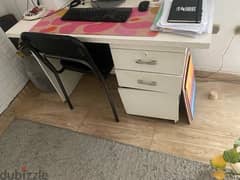 مكتبه ابيض استعمال خفيف  - Office desk (white)