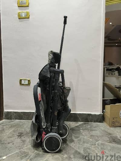 Compact stroller in good condition عربة أطفال قابله للطي بحاله جيده