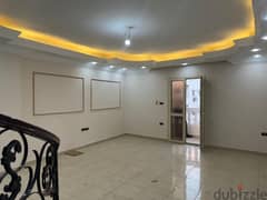 Penthouse 250 m2 super deluxe in the neighborhoods area, close to Cairo Festival, natural gas, jacuzzi and master, bargain price required 25,000