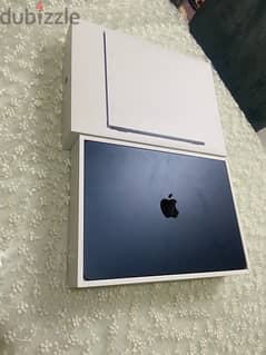 Macbook Air M2  جديد تماما مشحون ١٠ مرات فقط والضمان ساري