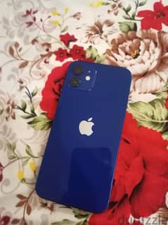 iPhone 12  64 g  حاله ممتازه ومعاه العلبه