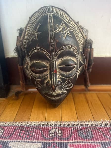 Authintic Zulu mask hand made from tree 1