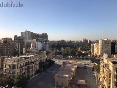 شقة للبيع ٣٠٠م تصلح جميع الانشطة بقلب روكسي