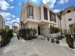 Villa  For sale in Sodic East with 5% down payment and installments with very prime location 0