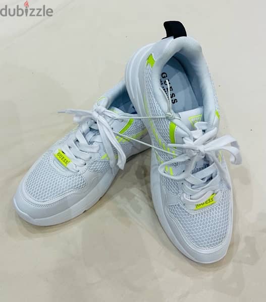 Guess woman sneakers 0