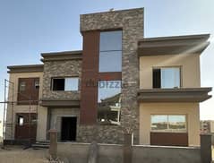 Townhouse Corner 200 sqm, one year receipt, ready for inspection, at the best price within the Taj City Compound, in installments, 0