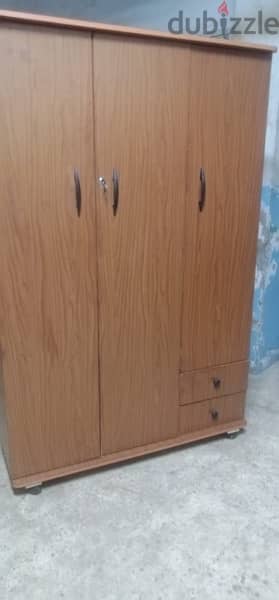 دولاب ملابس شبابي وأطفالي
