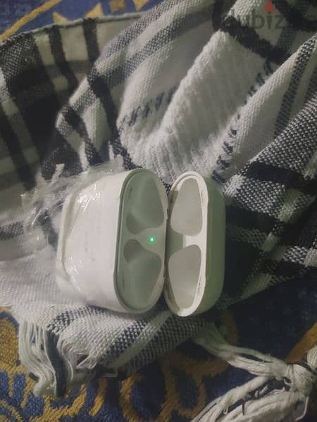 box airpods 2