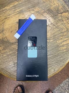 Galaxy Z Flip 5 256G Lavender Mint جديد متبرشم بضمان الوكيل 0