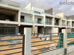 Townhouse Middle for sale, fully finished, ready to move , prime location, in Fifth Settlement, 250 m 0